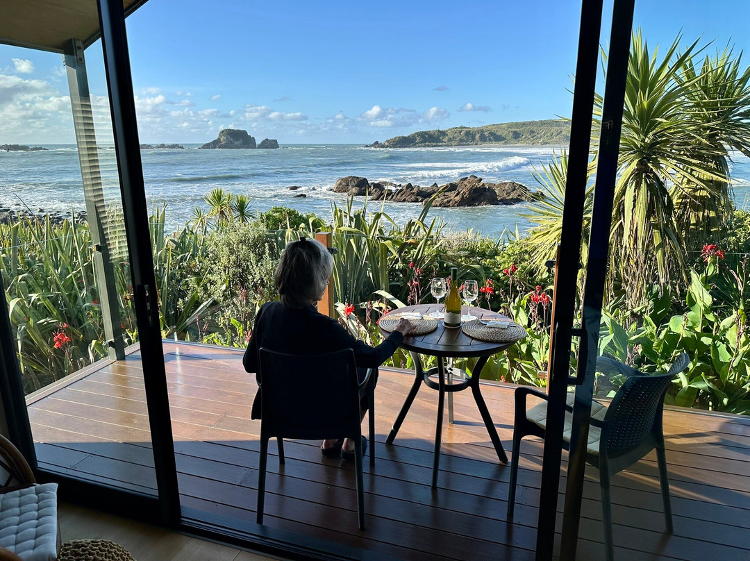 The Bay House Beachfront Accommodation主图