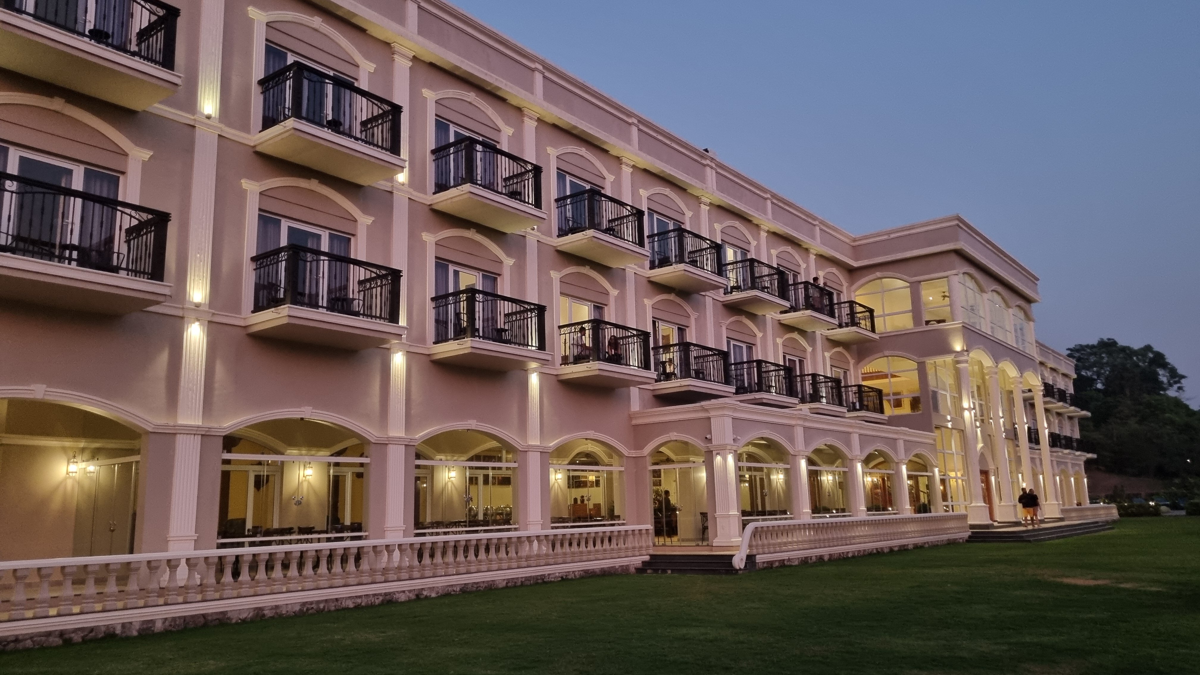 Montrose Golf Resort & Spa-官方