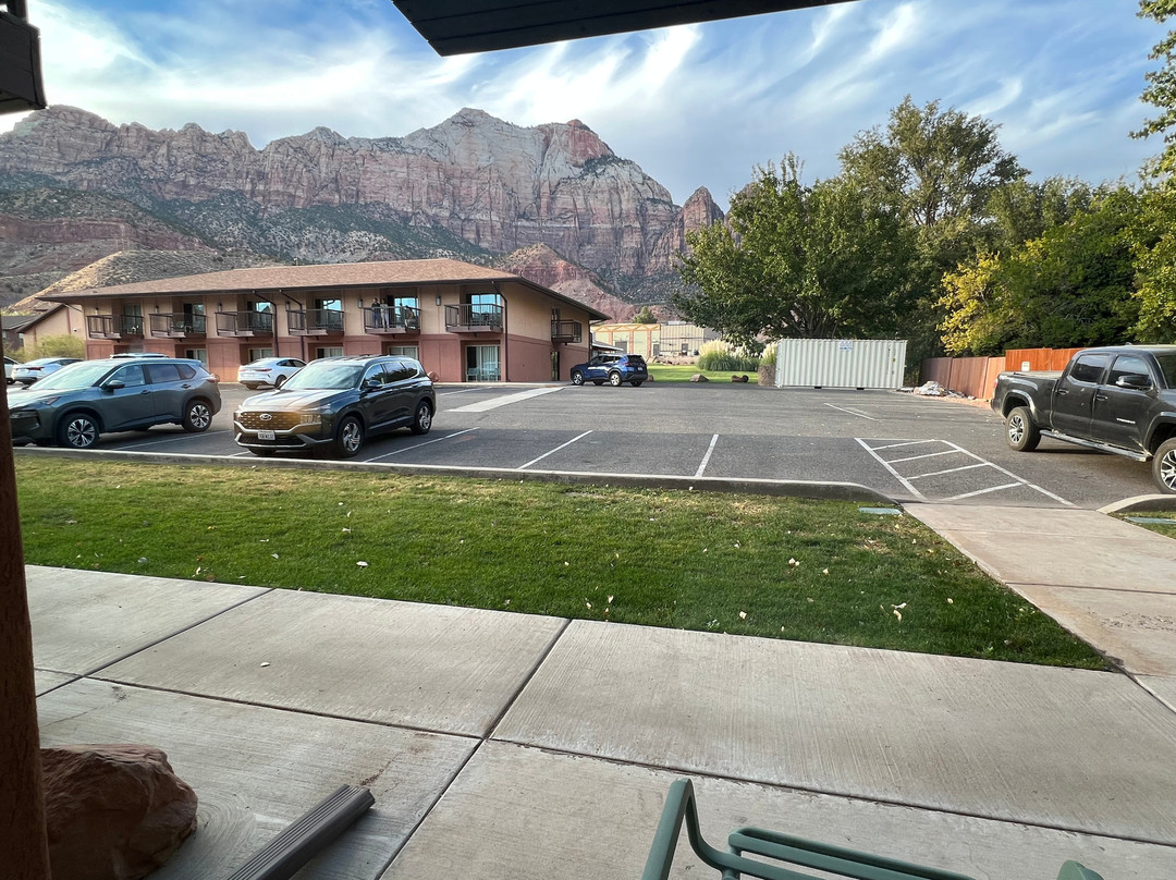 Bumbleberry Inn主图