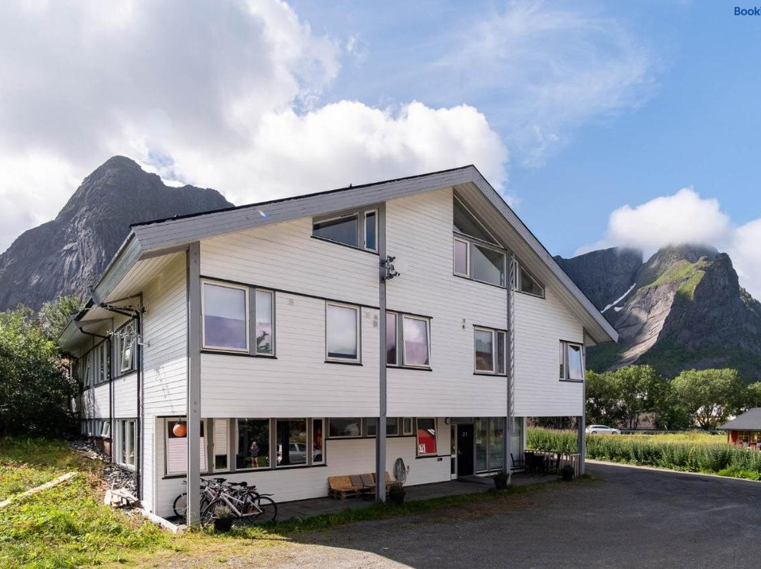 Reine Basecamp - Apartments & Rooms
