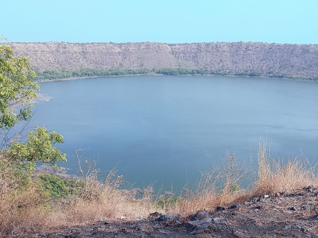 Lonar crater lake景点图片