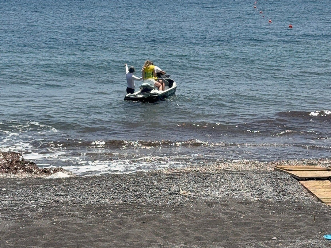 Volcano Water Sports-佩里萨必去景点