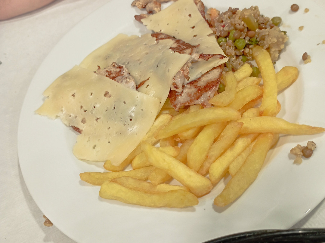 Hotel Reina Isabel主图