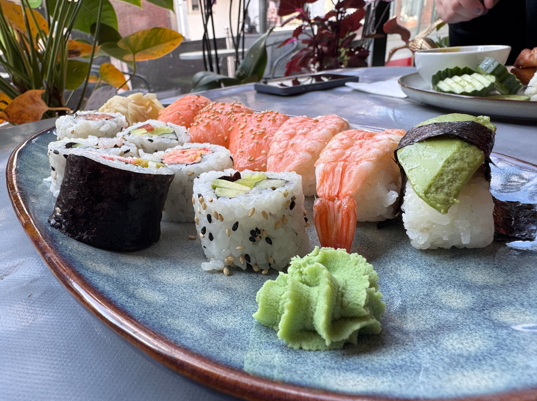 Yuri Sushi & Wok