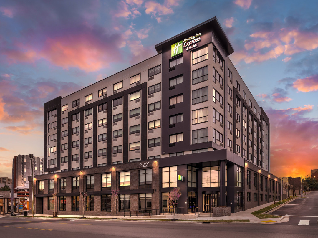 Holiday Inn Express & Suites Nashville West End - Univ Area by IHG
