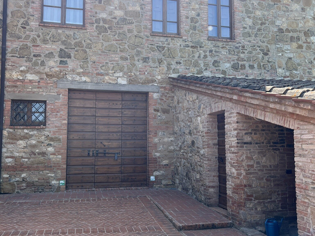 Tenuta Santavenere - Casa Vinicola Triacca-蒙特普尔恰诺必去景点