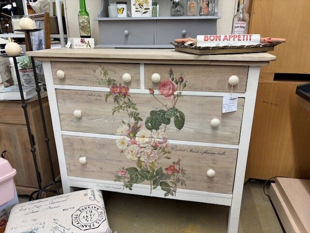 Salvage Sisters, A Repurposed Store-Baxter必去景点