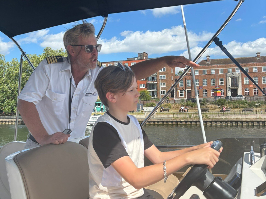 Aquaholics Charters-Thames Ditton必去景点
