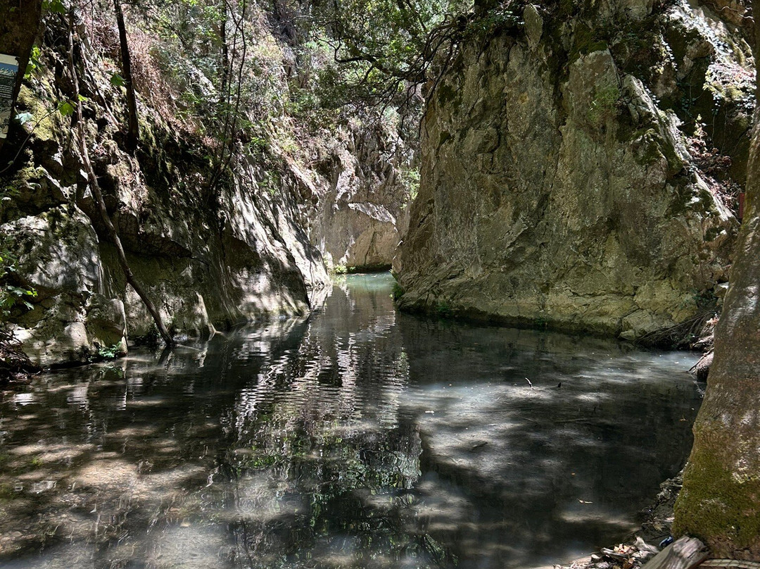 Potami Waterfalls-Karlovasi必去景点