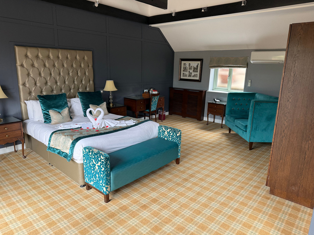 Rogerthorpe Manor Hotel主图