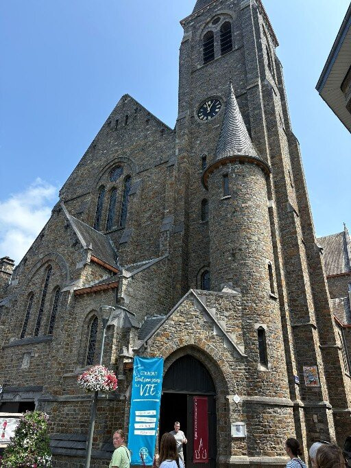 Eglise Saint-Nicolas-拉罗什—阿登必去景点