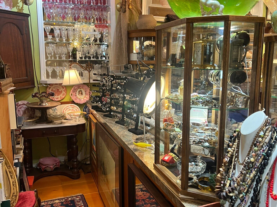 Pastiche Antiques-班布里奇岛必去景点