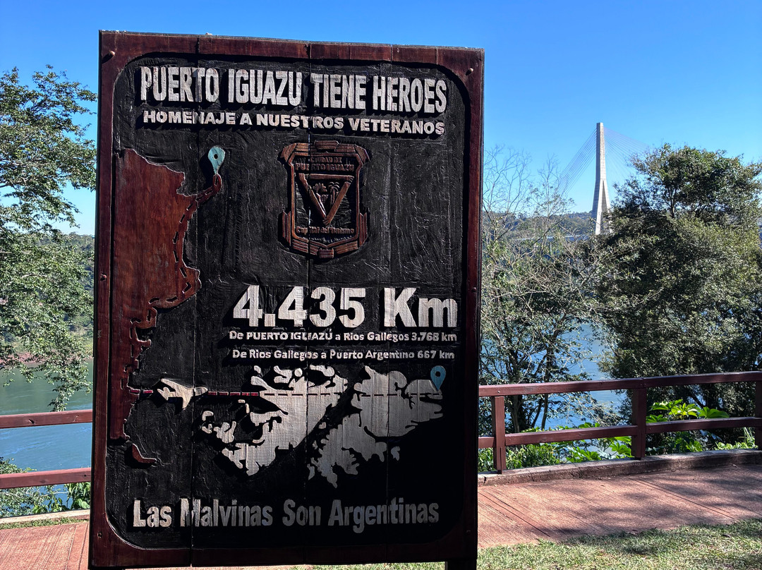 Hito Tres Fronteras-伊瓜苏港必去景点
