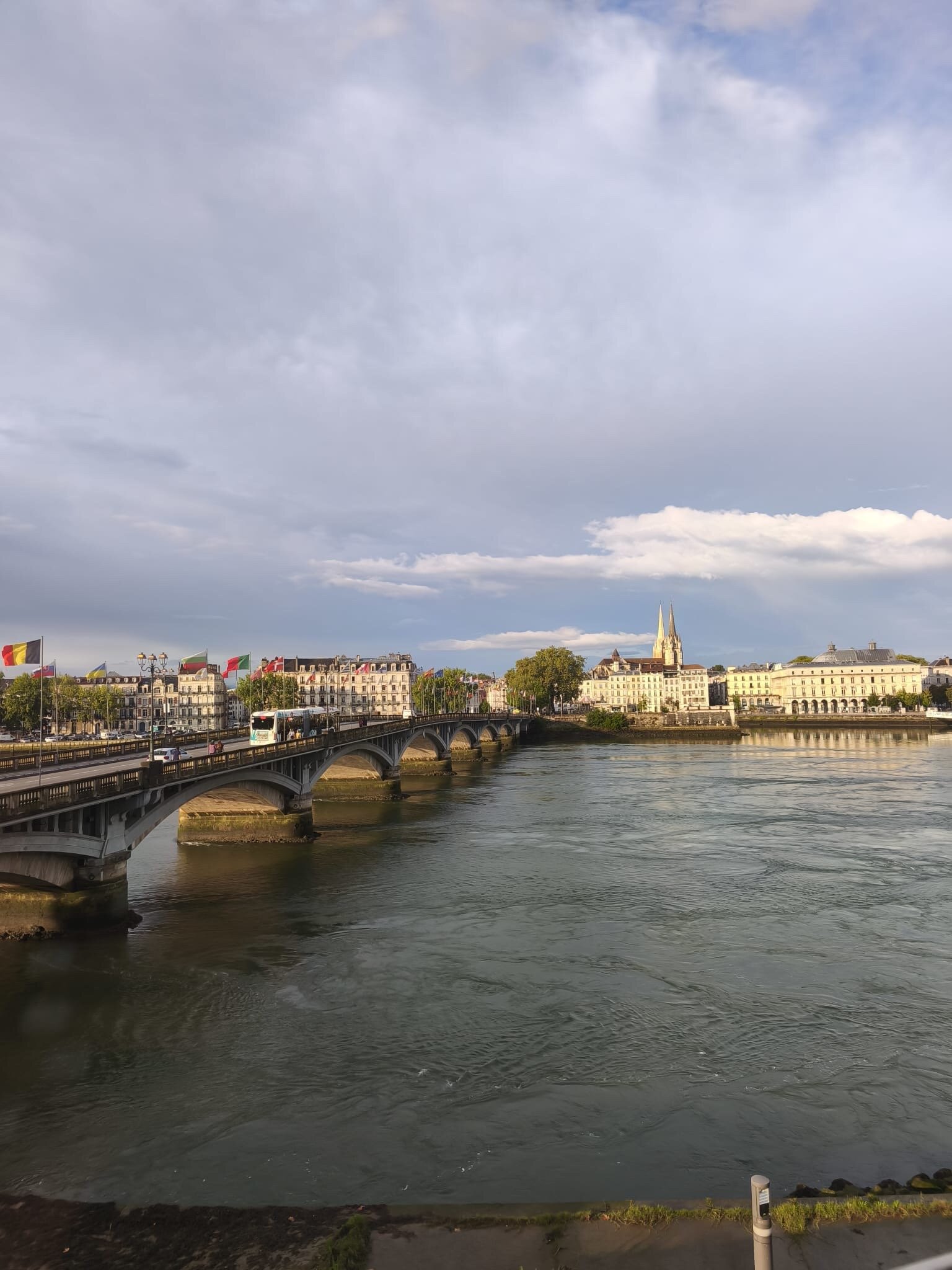 宜必思尚品巴约讷中心火车站酒店-官方