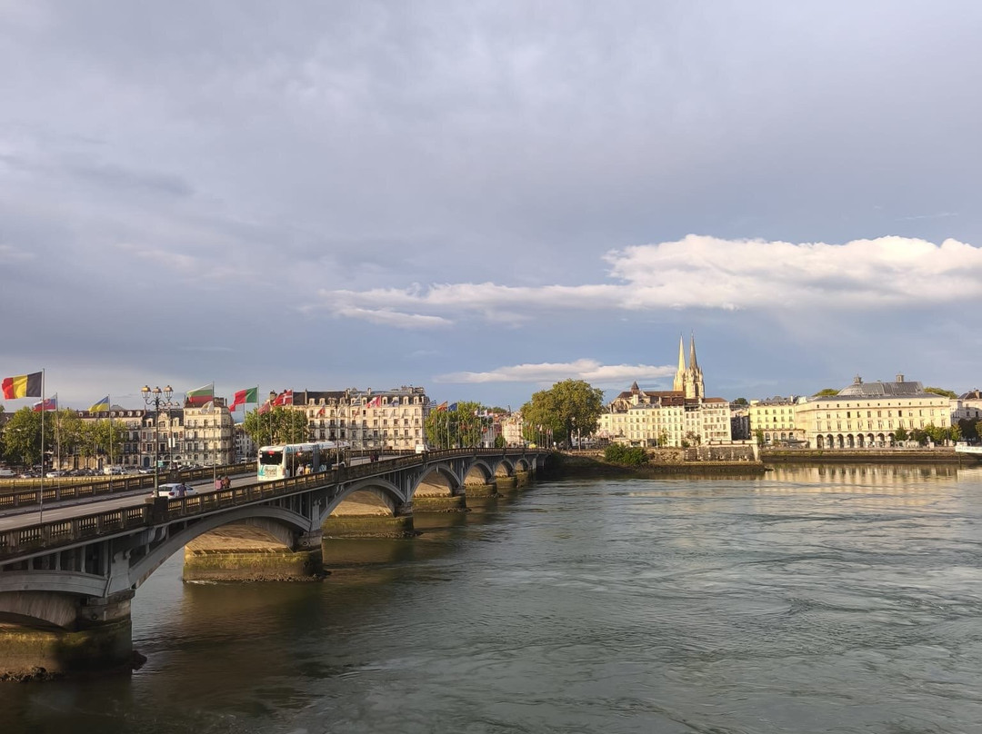 宜必思尚品巴约讷中心火车站酒店主图