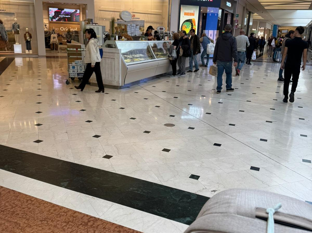 Centro Commerciale Fiordaliso-罗扎诺必去景点