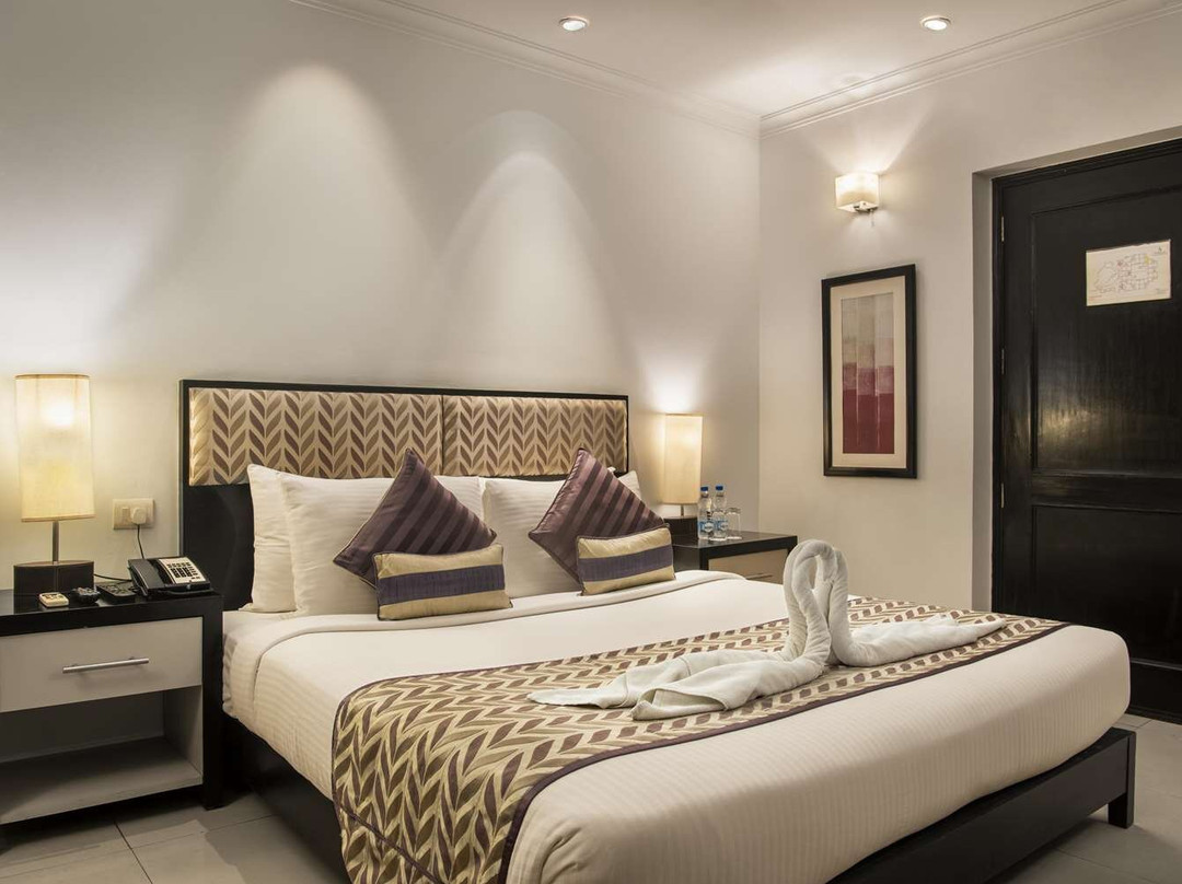 法里达巴德酒店住宿-中庭酒店