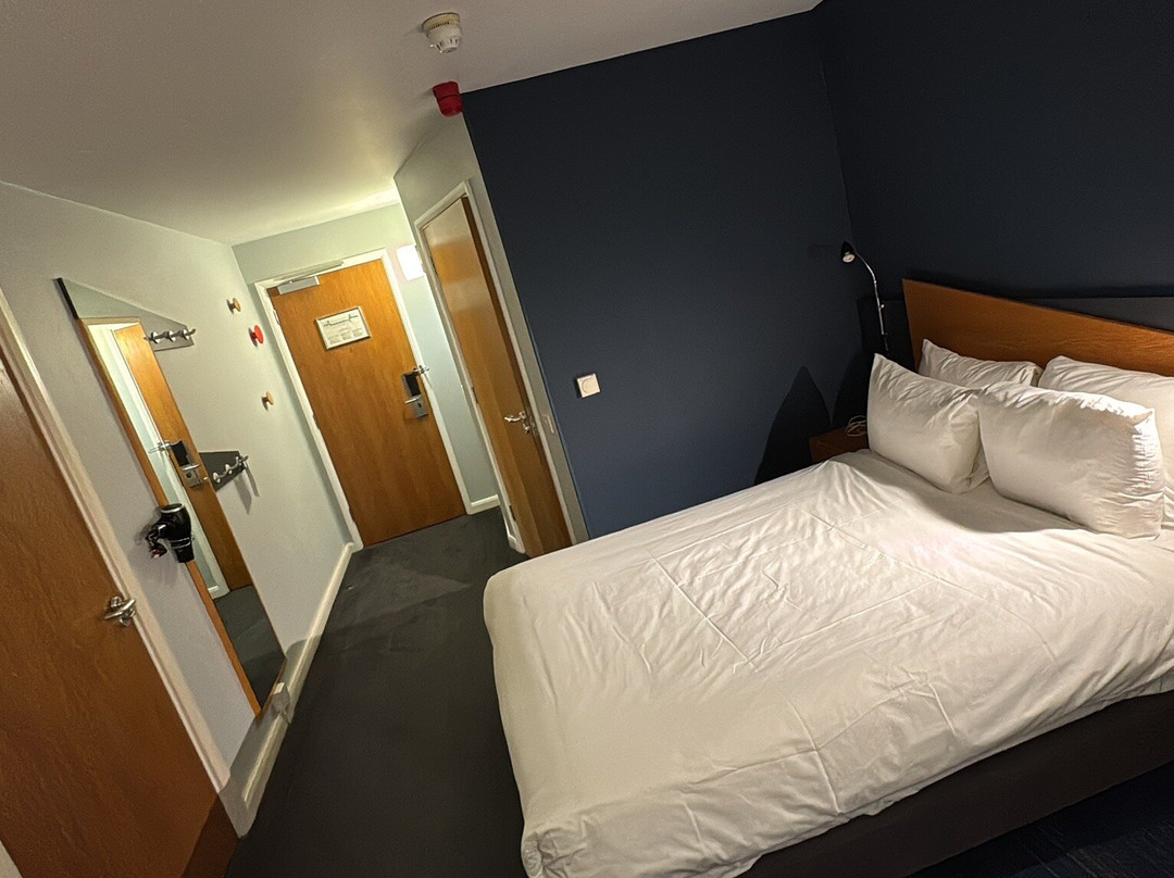 快捷假日利奇菲尔德酒店主图