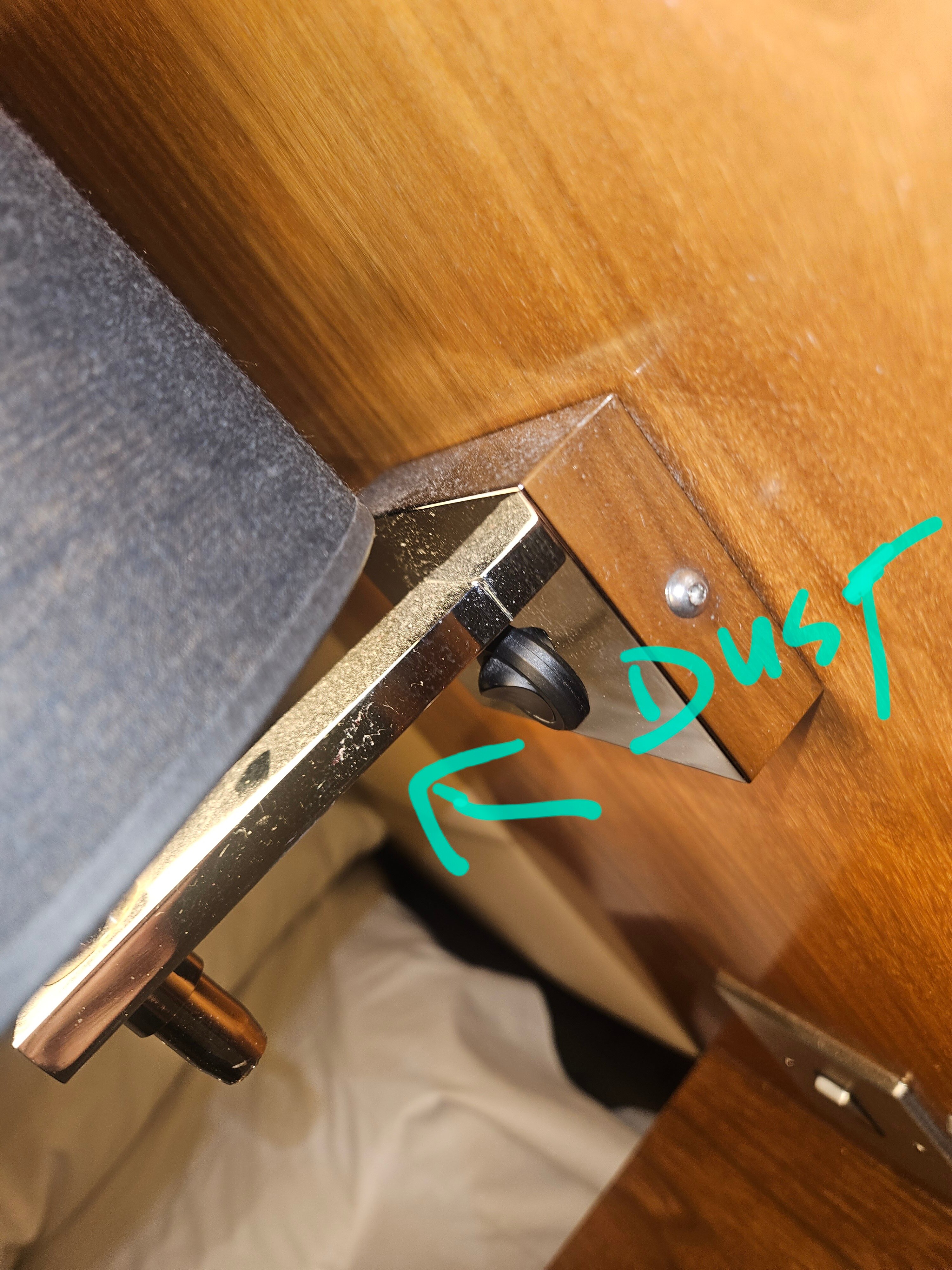 阿斯隆泉水酒店-客卧