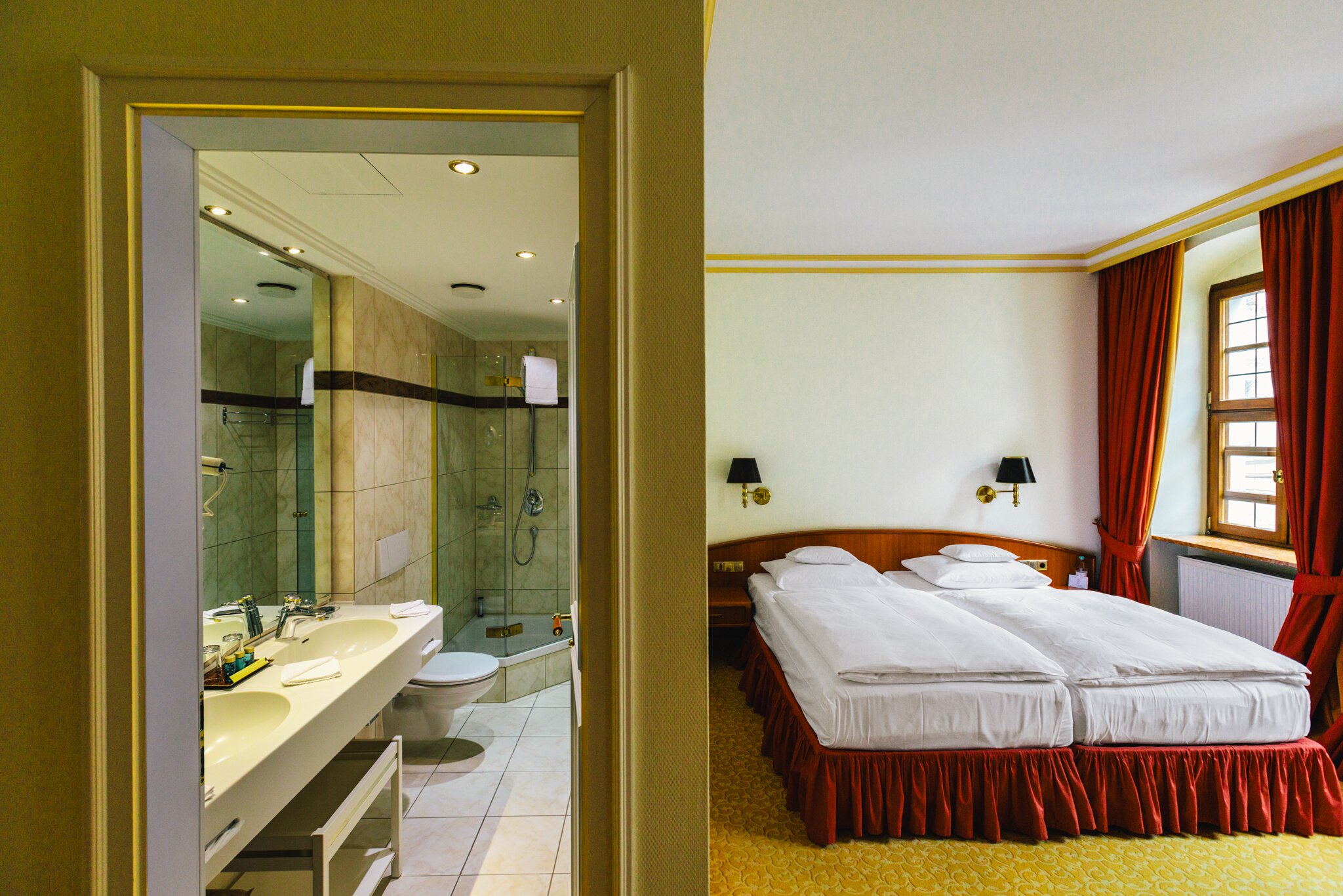 比洛王宫酒店-客卧