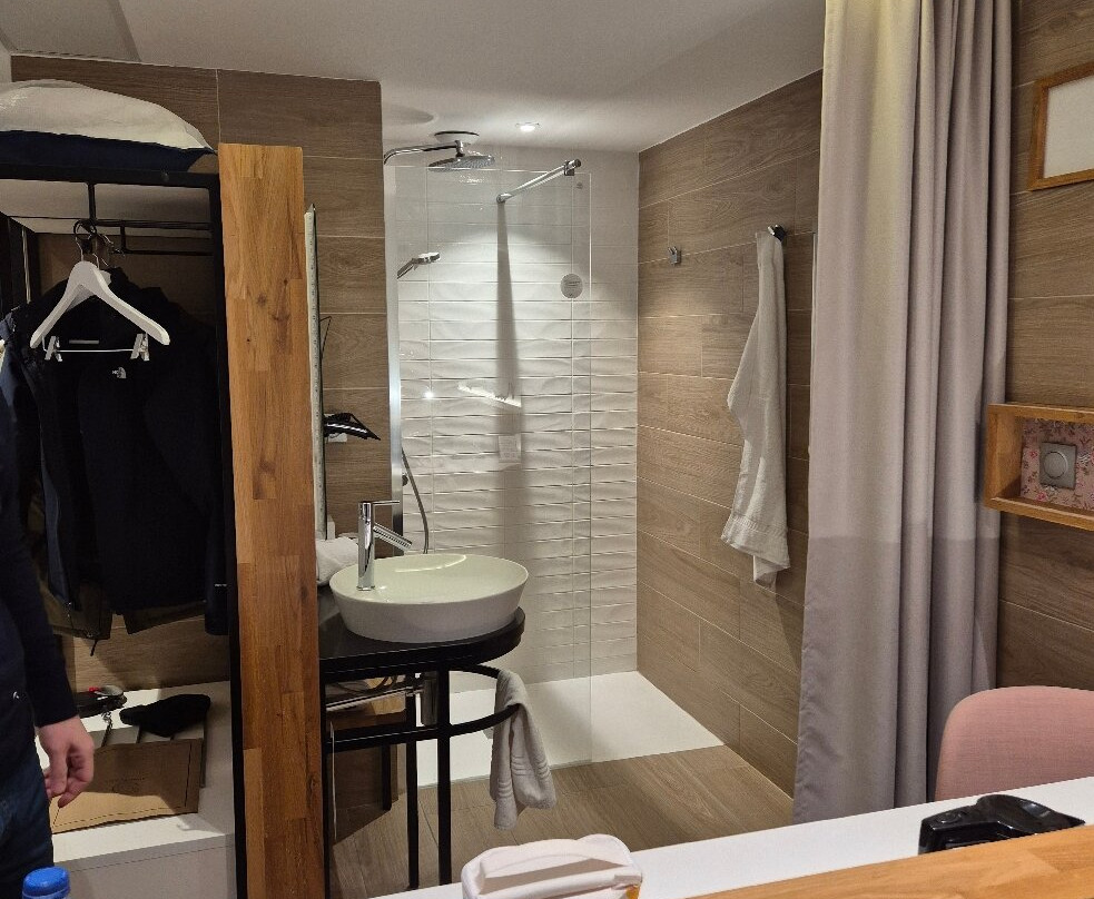 科里亚阿维尼翁库缇娜TGV车站酒店主图