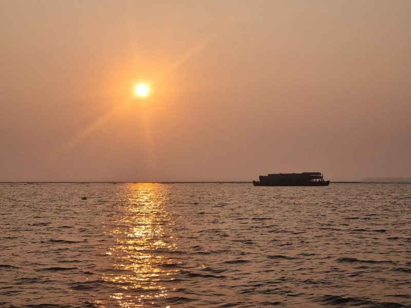 库马拉孔湖畔度假村-泳池