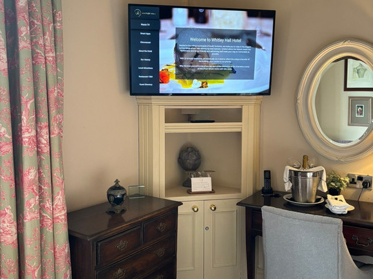 惠特利霍尔酒店主图