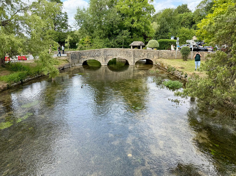 River Coln-拜伯里必去景点