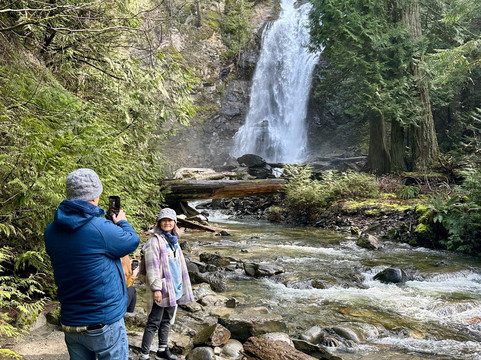 Shoreline Tours-哈里逊温泉必去景点