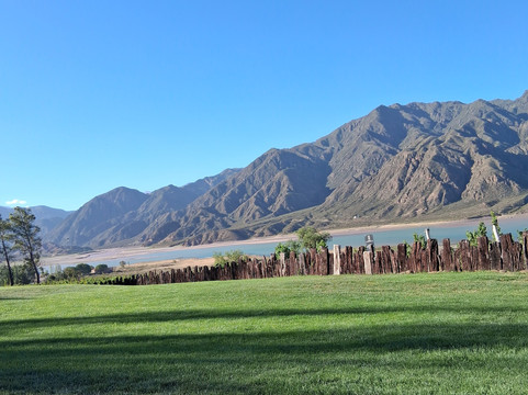 波垂利罗斯大酒店主图