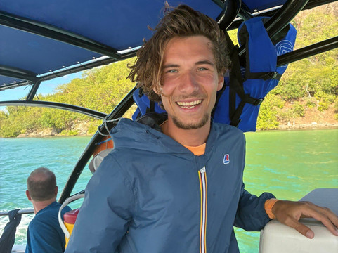 Billy Bones Boatcharters-辛普森湾必去景点