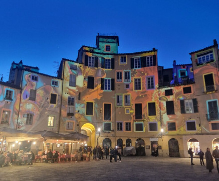 Piazza Anfiteatro-卢卡必去景点