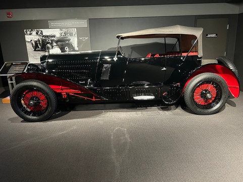 Revs Institute-那不勒斯必去景点