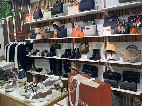 Brand Room Women-埃里温必去景点