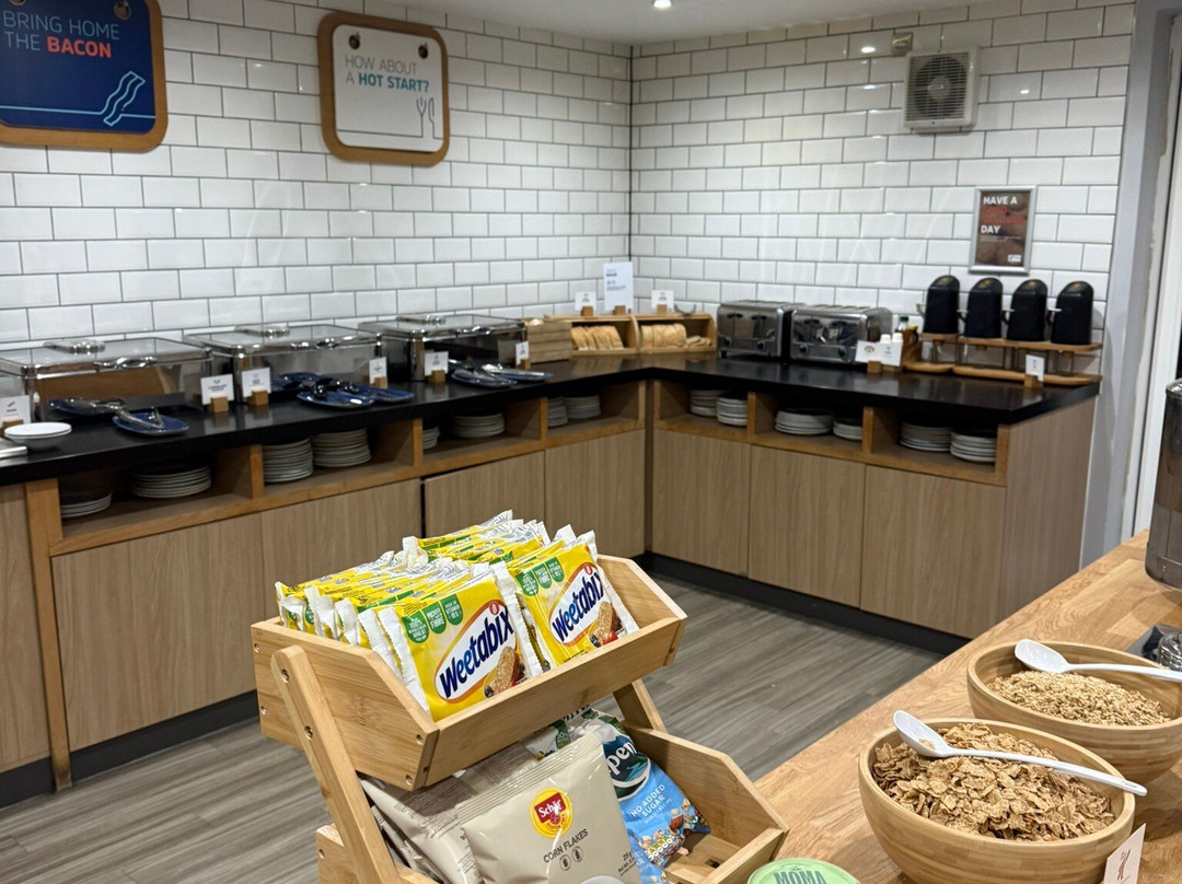 南安普敦西智选假日酒店主图