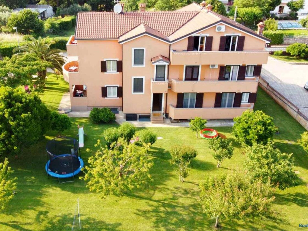 Apartmani Milos