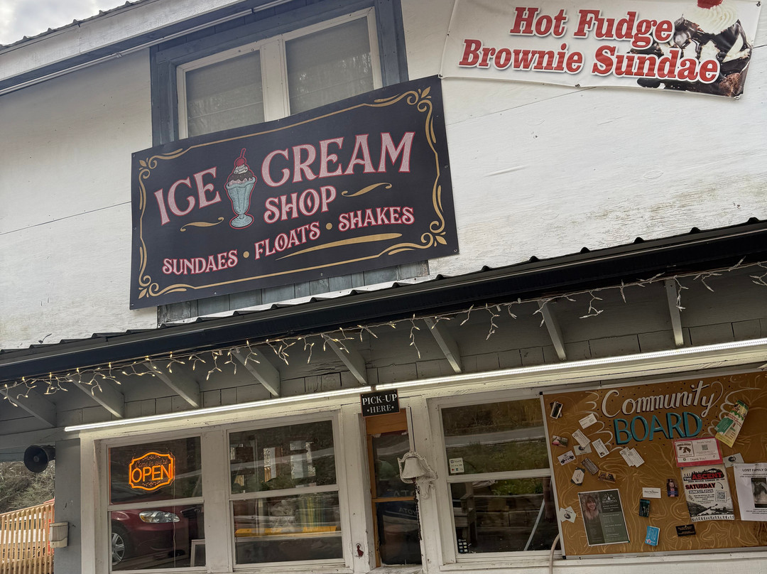 Ice Cream Shop at the Red River Gorge General Store