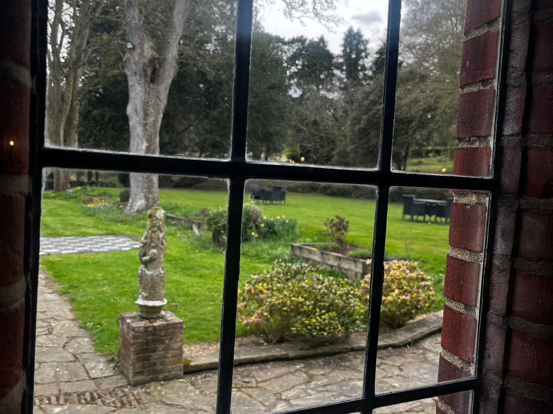 黛斯乡村酒店主图