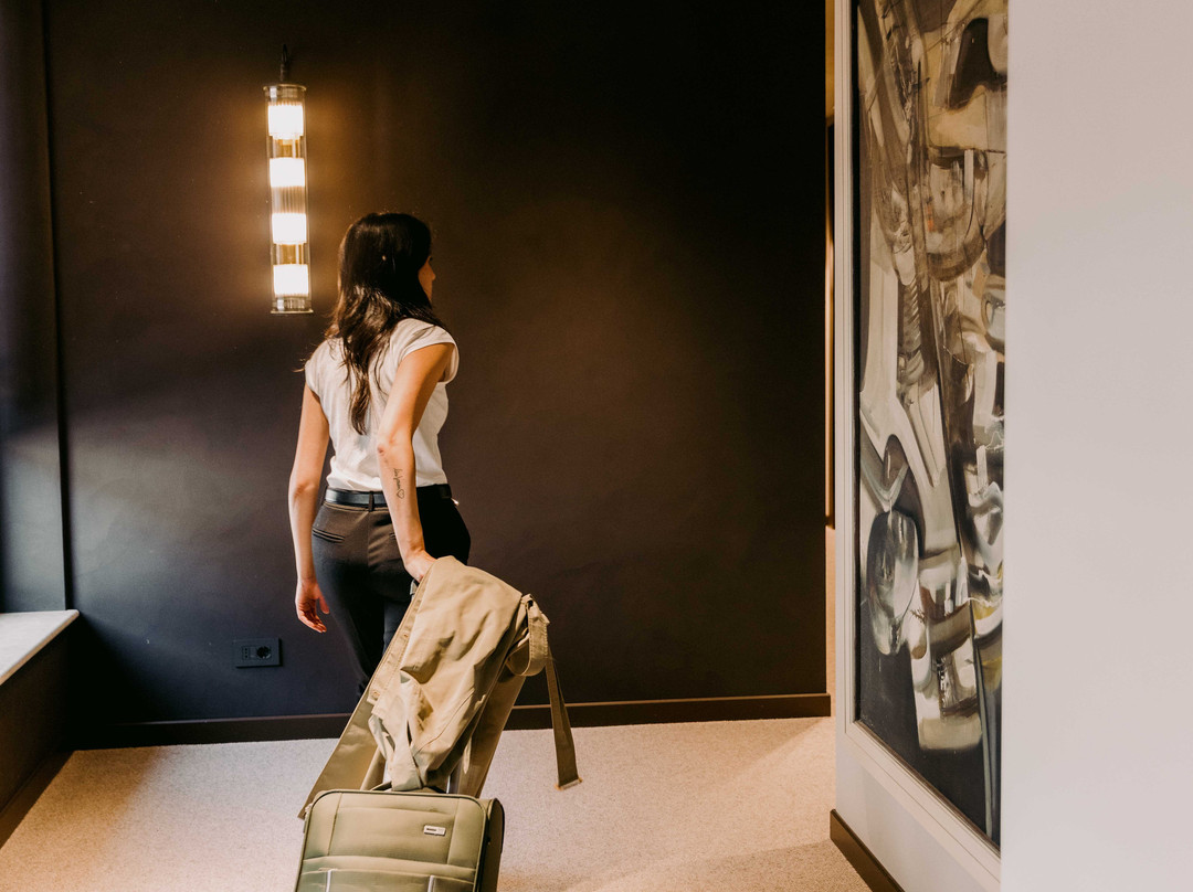 Lenel Boutique Room