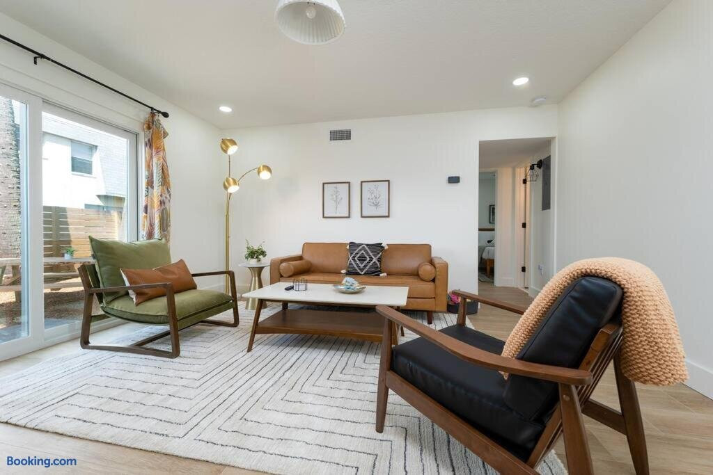 Be A Nomad - Apartments Blocks to the Beach