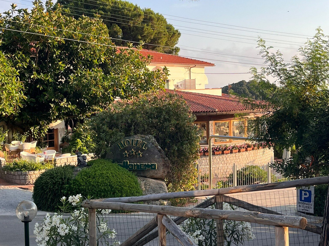 加罗奈罗酒店主图