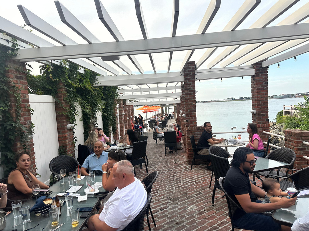 Maurizio's On The Water
