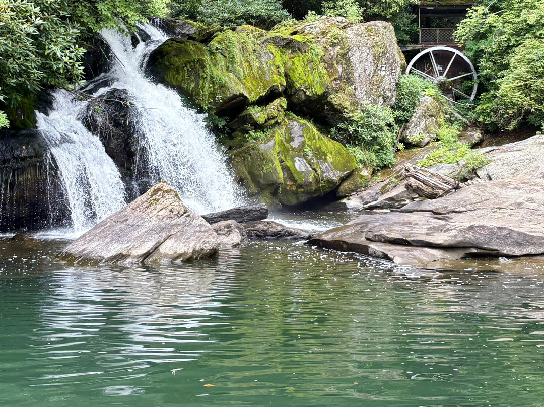 Lake Glenville Scenic Waterfall Cruises-Cashiers必去景点
