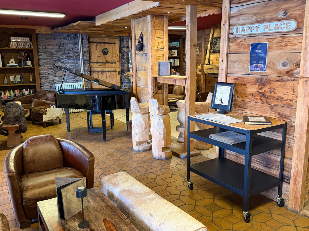 小木屋大酒店主图