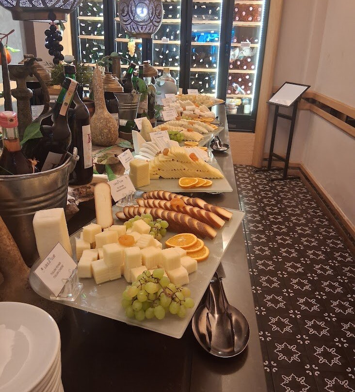 拉里拉蓝色套房酒店主图
