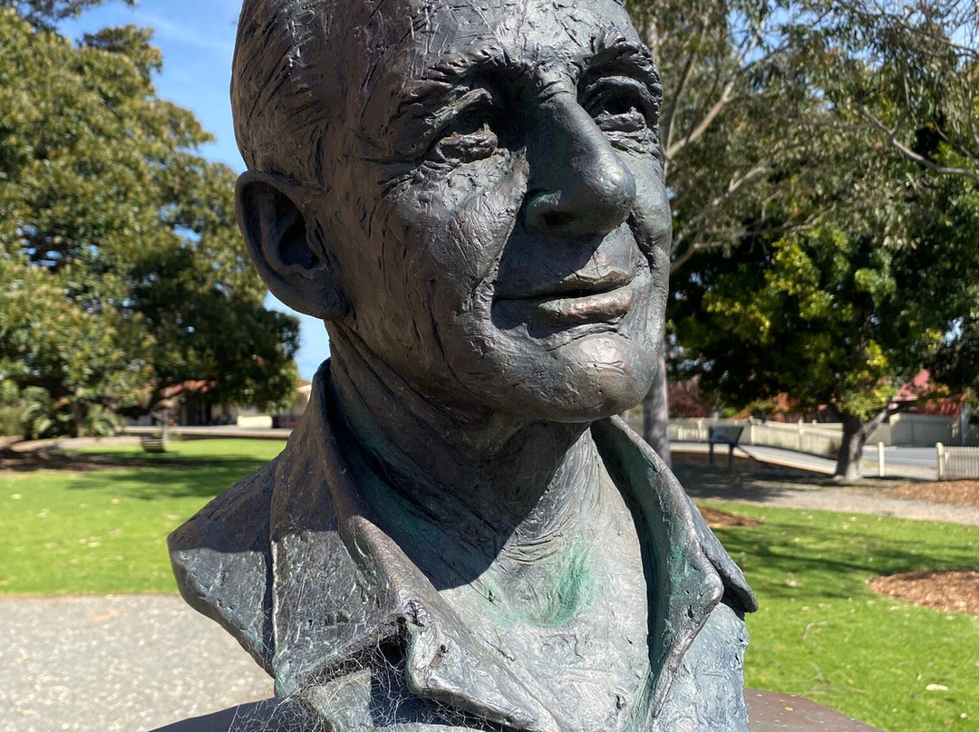 Joseph (Joe) Barton Bust-Port Elliot必去景点