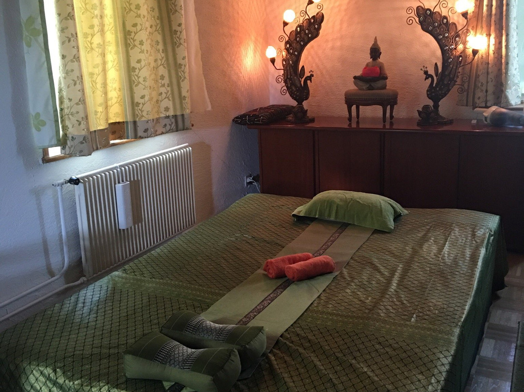 Orachorn Thai Massage & Spa-Reinach必去景点