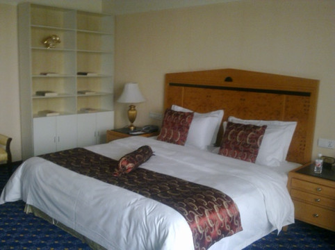 格兰云天大酒店主图