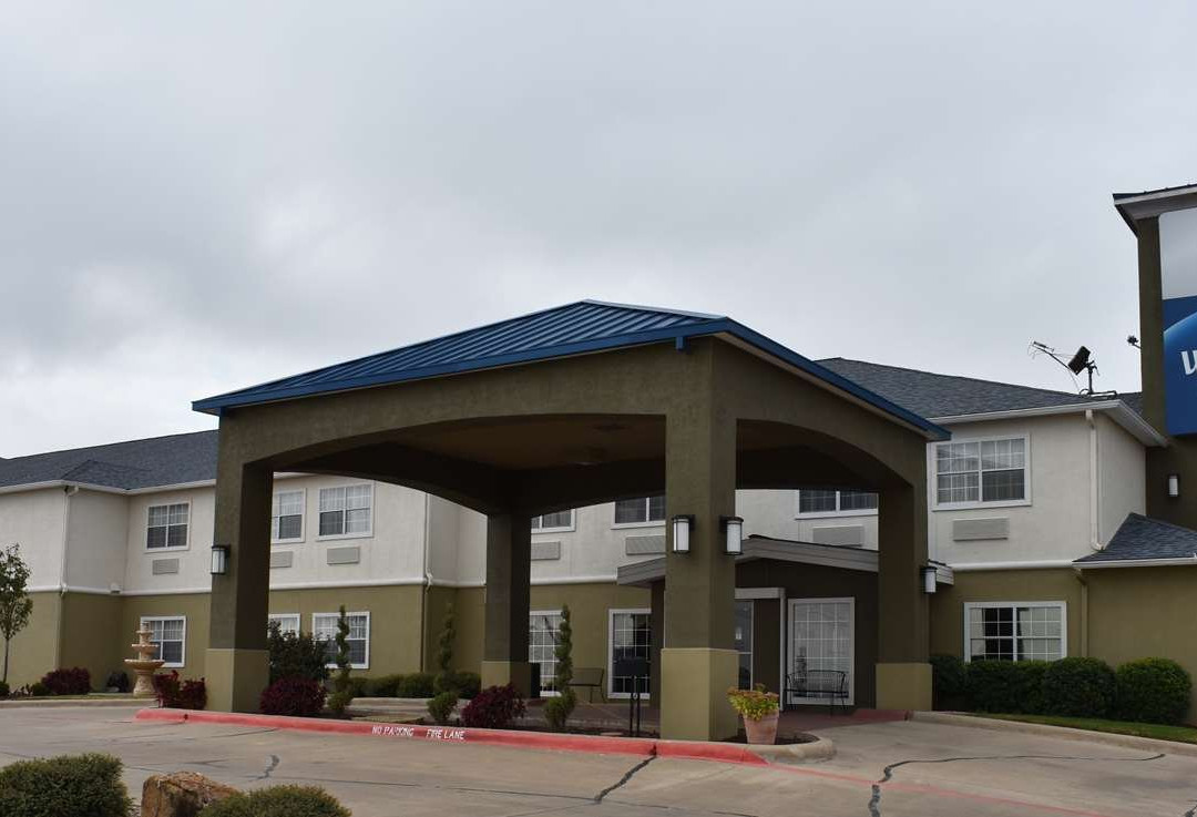 会所贝斯特韦斯特酒店及套房主图