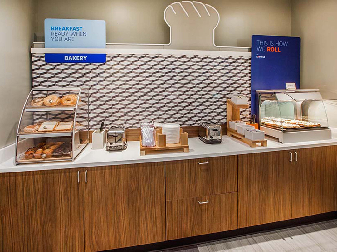 Holiday Inn Express & Suites Valdosta West - Mall Area by IHG主图